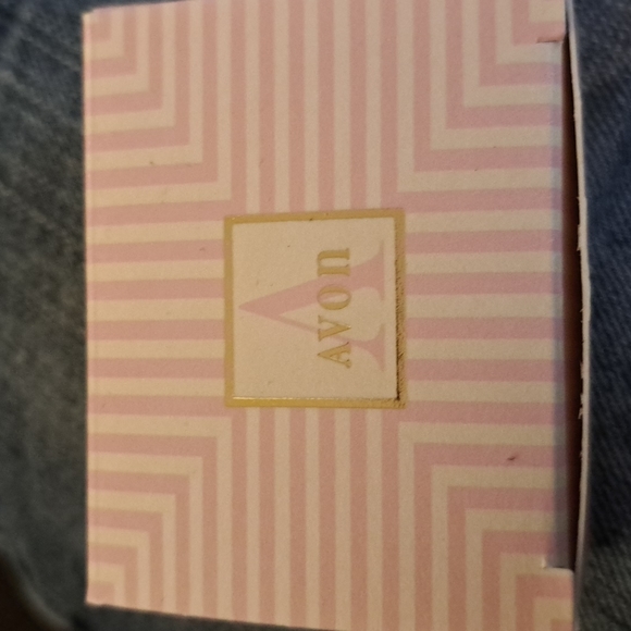 1991 Avon Breast Cancer Awareness Pin - Picture 4 of 6